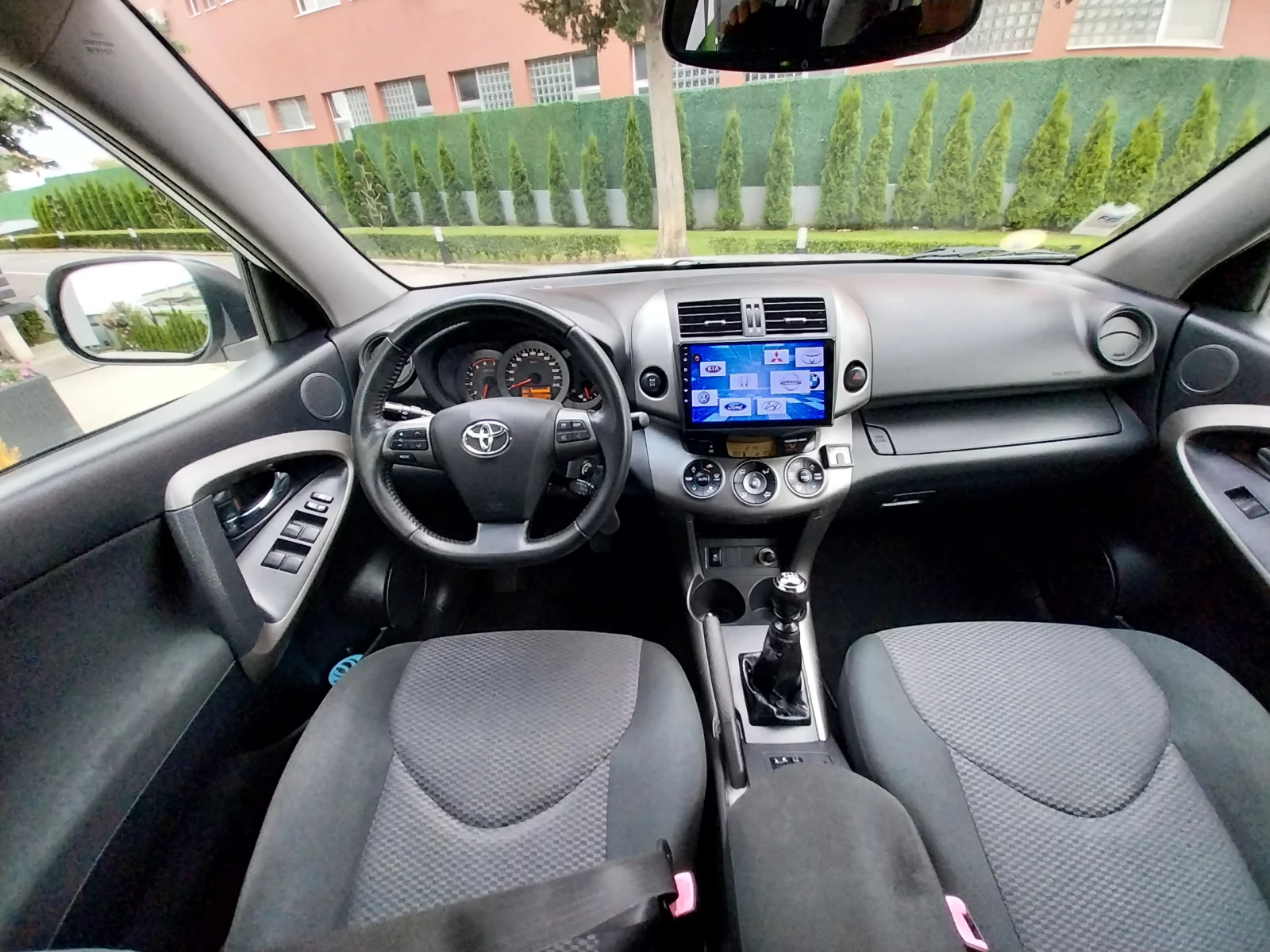 Toyota Rav4 2.2 D4D 150ks/* 4x4/* НАВИ/* ТЕГЛИЧ/!!!Face-lift *, снимка 13 - Автомобили и джипове - 54742269