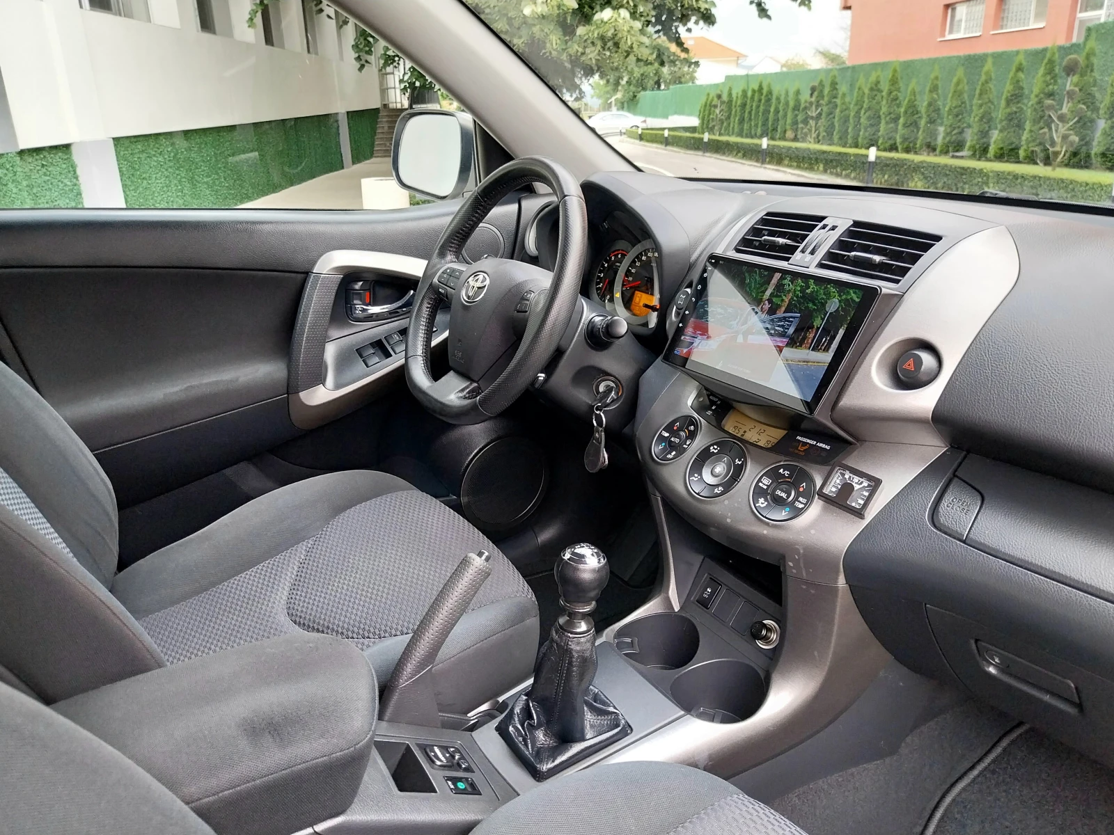 Toyota Rav4 2.2 D4D 150ks/* 4x4/* НАВИ/* ТЕГЛИЧ/!!!Face-lift *, снимка 11 - Автомобили и джипове - 54742269