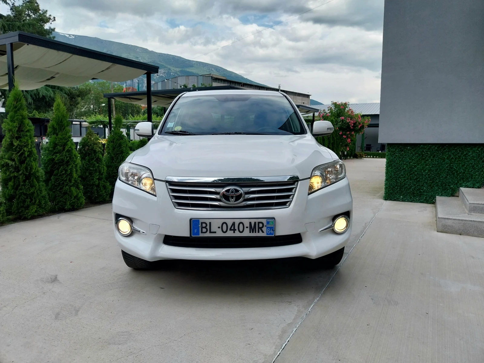 Toyota Rav4 2.2 D4D 150ks/* 4x4/* НАВИ/* ТЕГЛИЧ/!!!Face-lift *, снимка 5 - Автомобили и джипове - 54742269