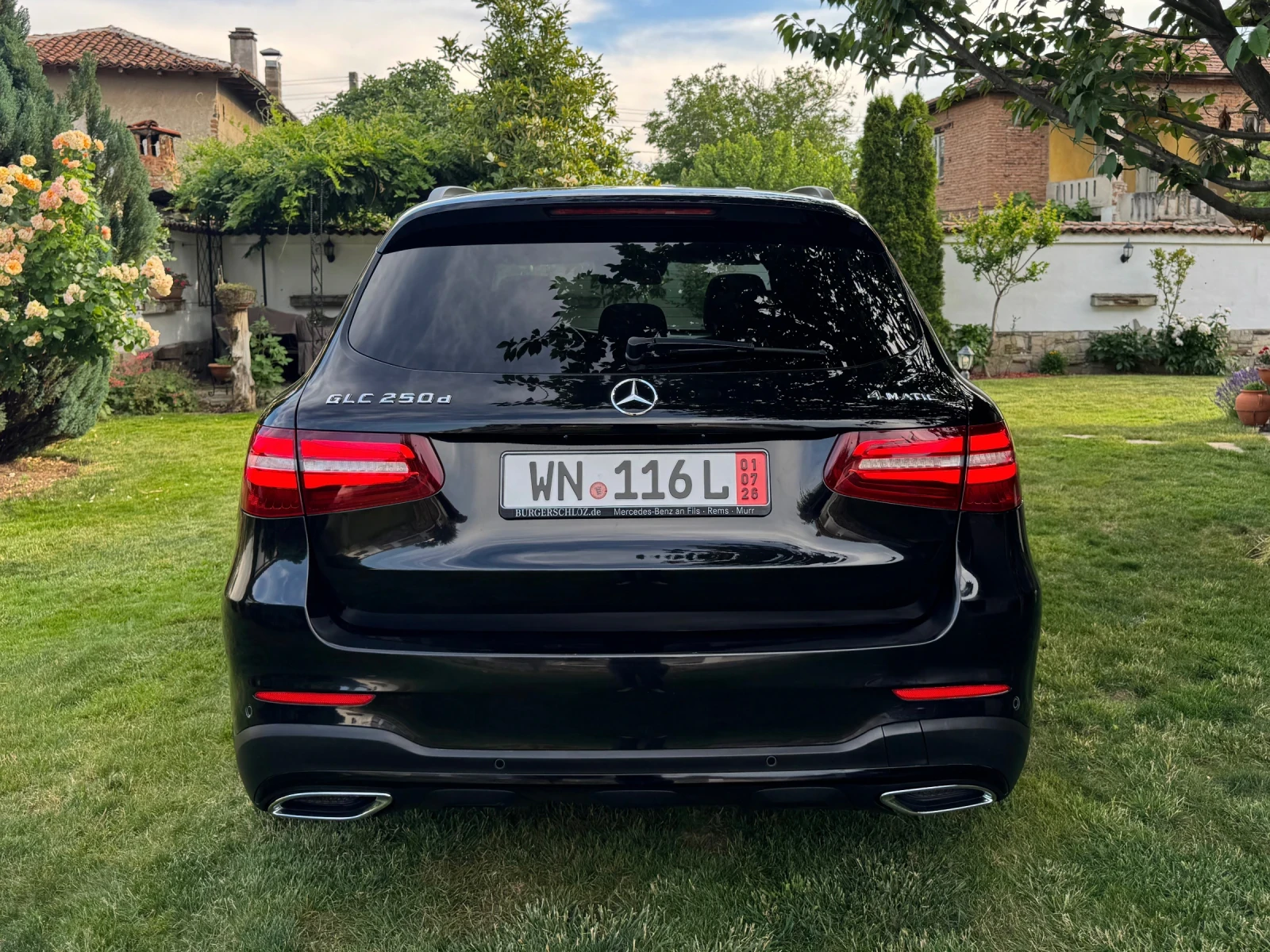Mercedes-Benz GLC 250 AMG* Distronic Plus* Burmester* Pano* , снимка 5 - Автомобили и джипове - 54998432