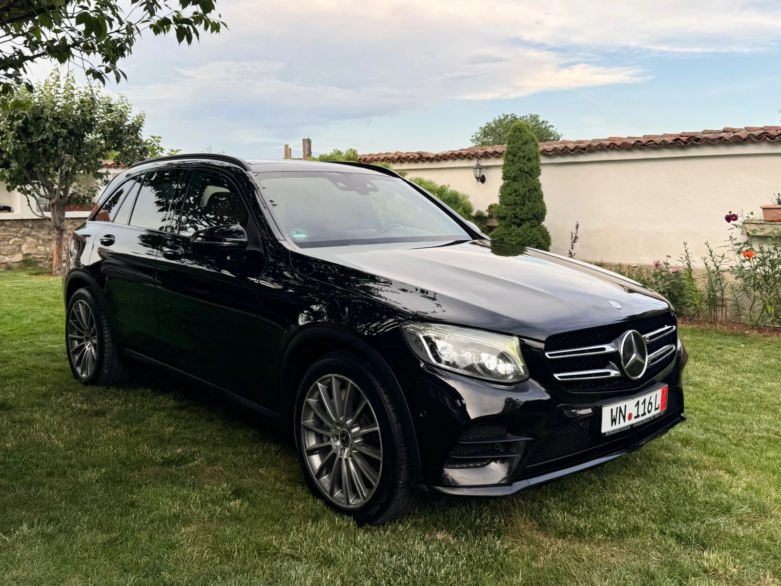 Mercedes-Benz GLC 250 AMG* Distronic Plus* Burmester* Pano* , снимка 3 - Автомобили и джипове - 54998432