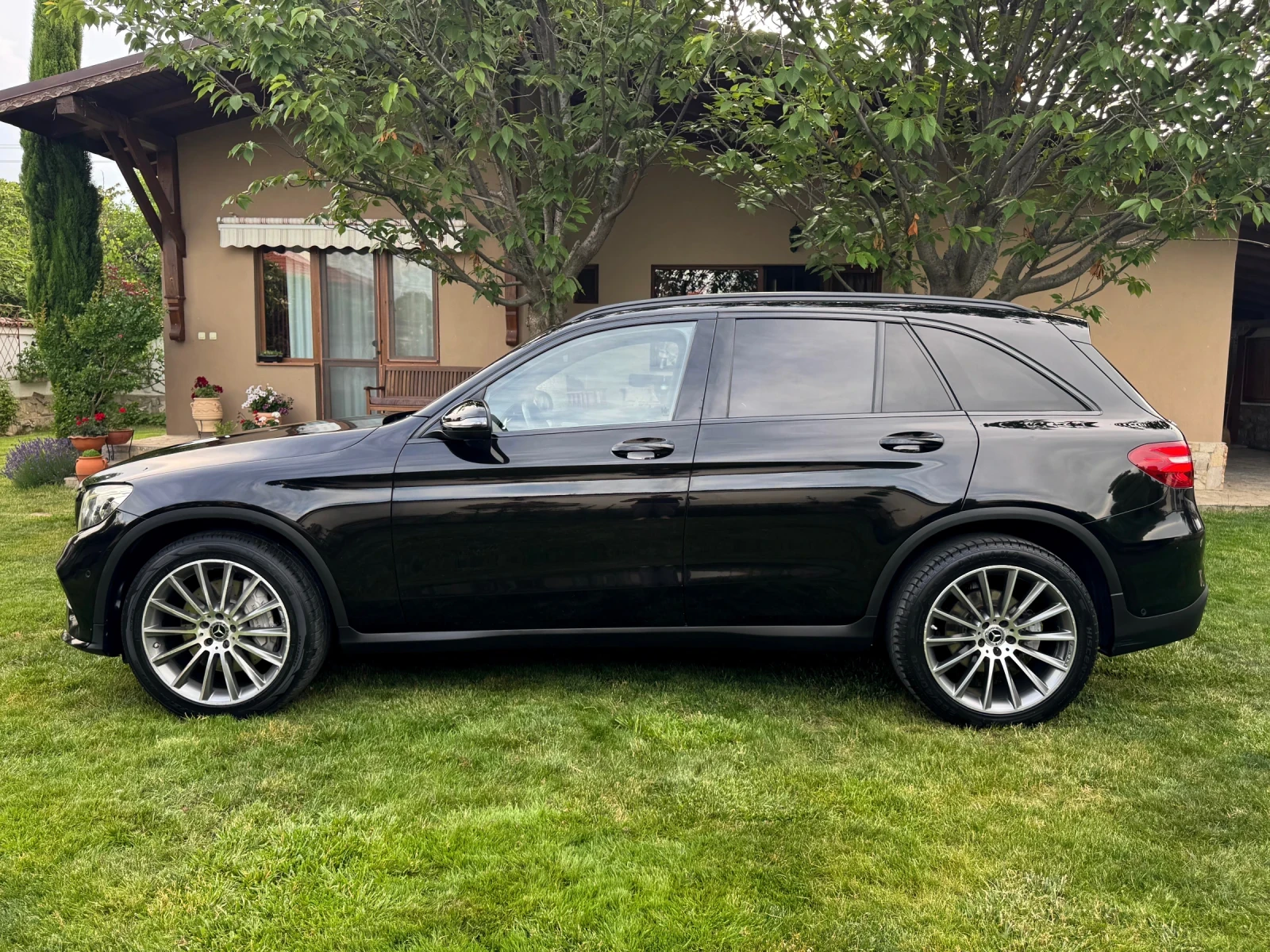 Mercedes-Benz GLC 250 AMG* Distronic Plus* Burmester* Pano* , снимка 7 - Автомобили и джипове - 54998432