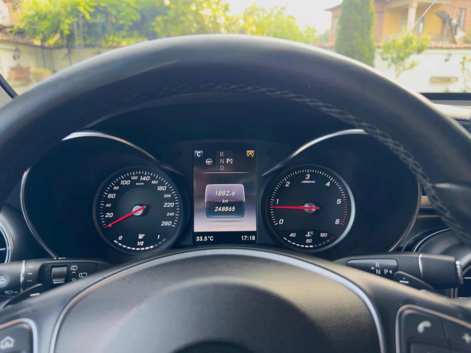 Mercedes-Benz GLC 250 AMG* Distronic Plus* Burmester* Pano* , снимка 14 - Автомобили и джипове - 54998432