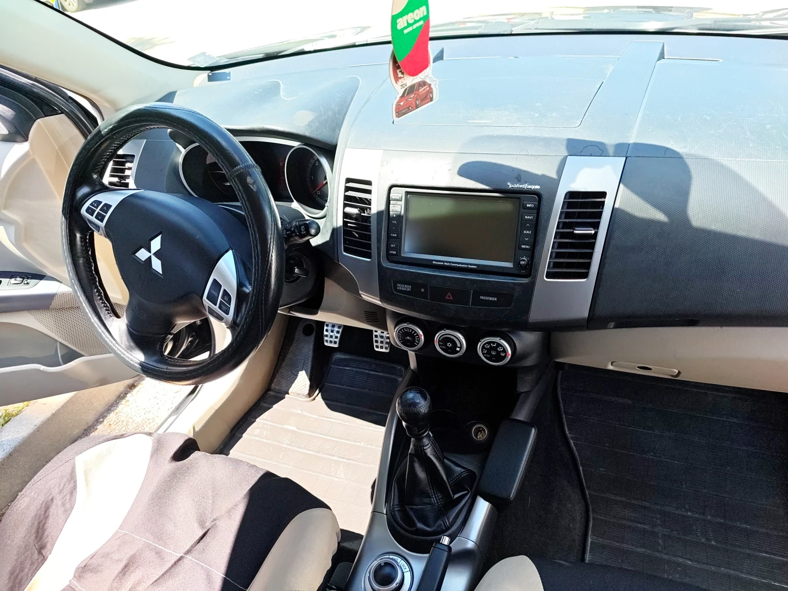 Mitsubishi Outlander, снимка 15 - Автомобили и джипове - 55529630