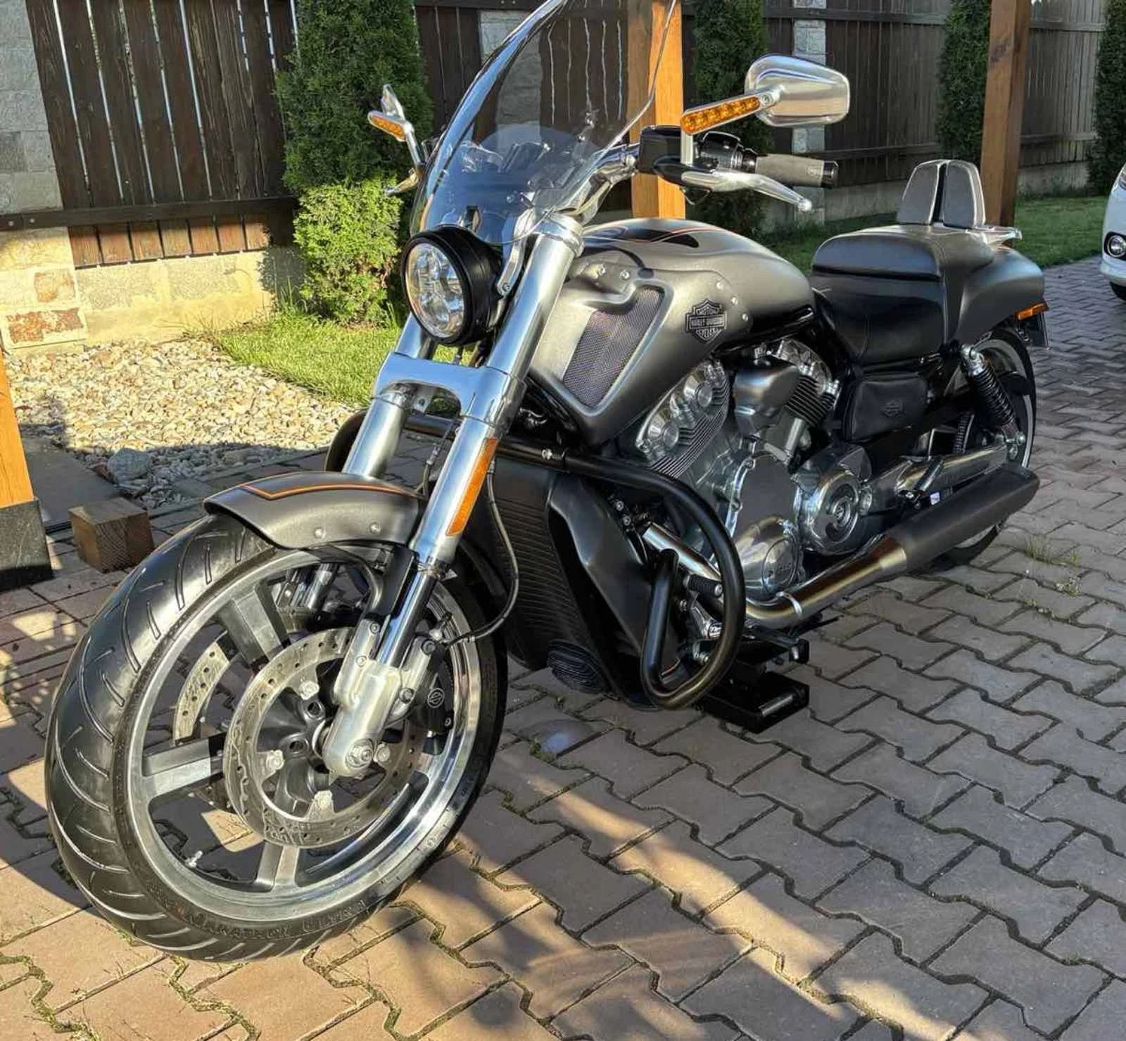 Harley-Davidson V-Rod  - изображение 4
