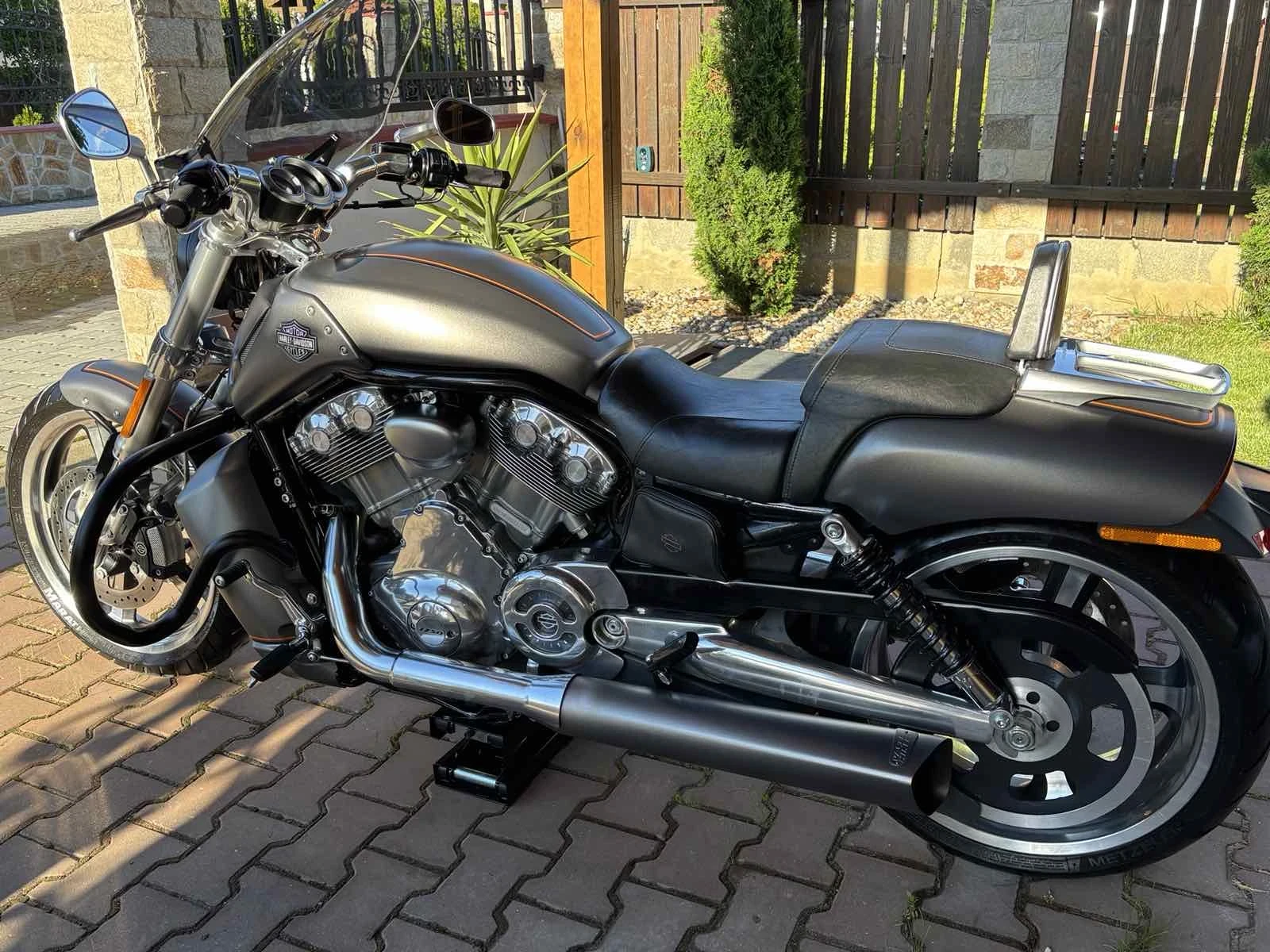 Harley-Davidson V-Rod  - изображение 3