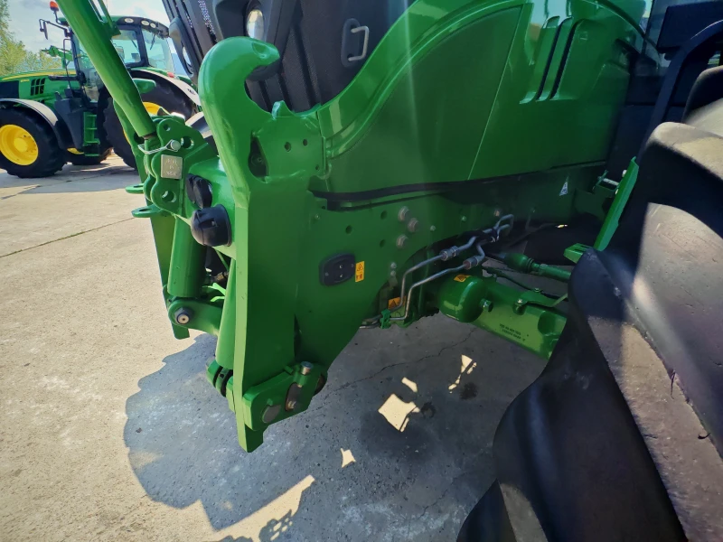 Трактор John Deere 6215R лизинг с първоначална вноска 20%, снимка 4 - Селскостопанска техника - 51315118