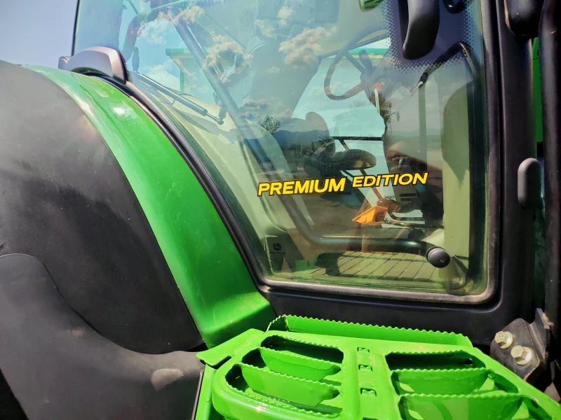 Трактор John Deere 6215R лизинг с първоначална вноска 20%, снимка 5 - Селскостопанска техника - 51315118