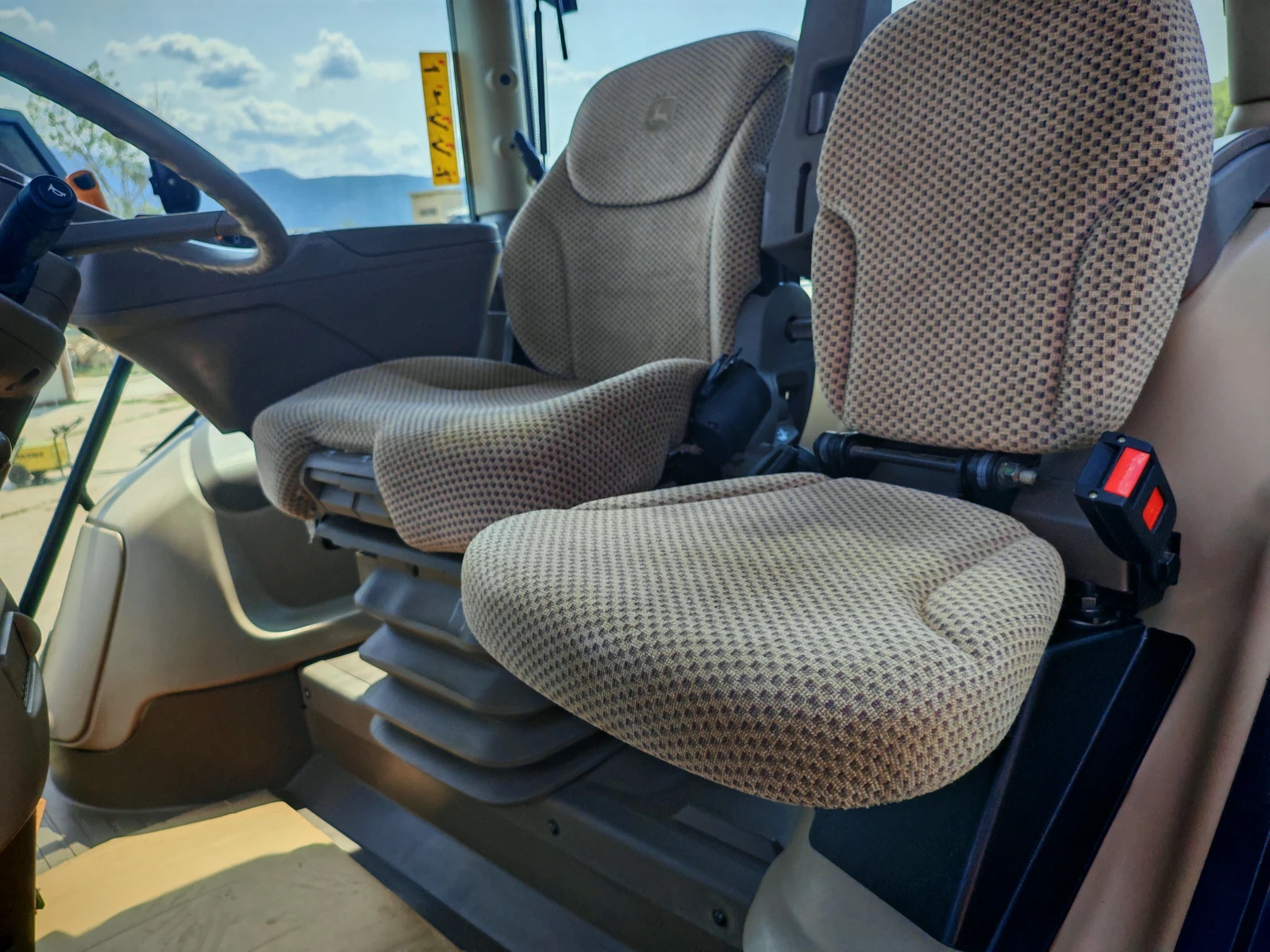  John Deere 6215R     20% | Mobile.bg   15