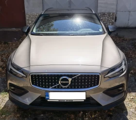 Volvo V60 Cross Country B4, снимка 1