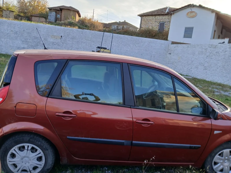 Renault Scenic 1.6, снимка 10 - Автомобили и джипове - 48003269