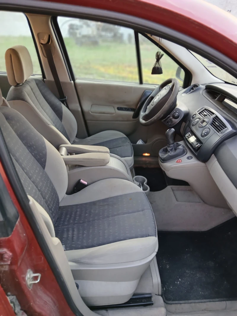 Renault Scenic 1.6, снимка 1 - Автомобили и джипове - 48003269