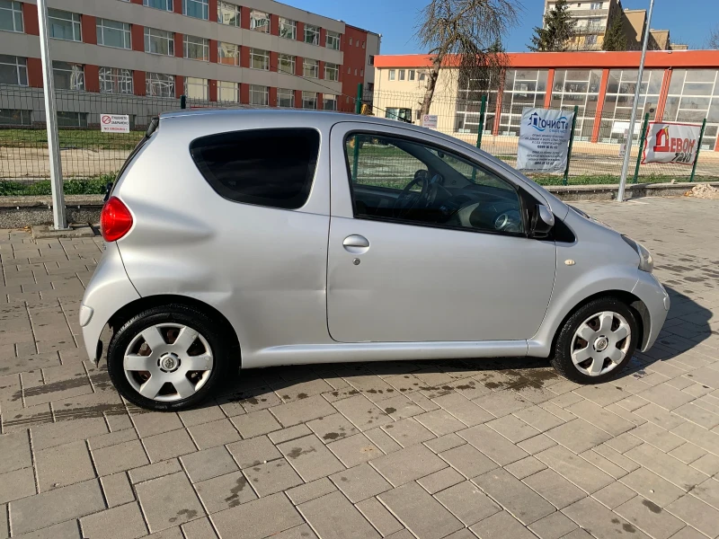 Toyota Aygo 1.0 бензин, снимка 8 - Автомобили и джипове - 48966354