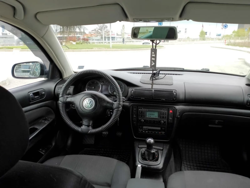 VW Passat 1.9 TDI, снимка 3 - Автомобили и джипове - 51764645