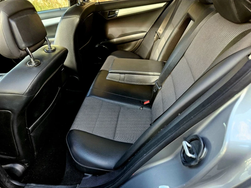 Mercedes-Benz C 220 D///РЪЧКА///ЛЕД///СЕДАН///, снимка 11 - Автомобили и джипове - 51980056