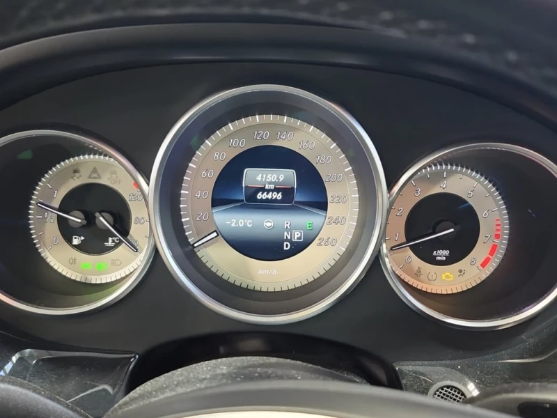 Mercedes-Benz CLS 550 * CARFAX * БЕЗ ПЪРВОНАЧАЛНА ВНОСКА, снимка 9 - Автомобили и джипове - 53072684
