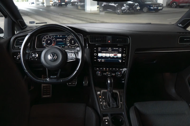 VW Golf R MK7.5 PERFORMANCE PACK От Порше София AKRAPOVIC , снимка 15 - Автомобили и джипове - 53094630