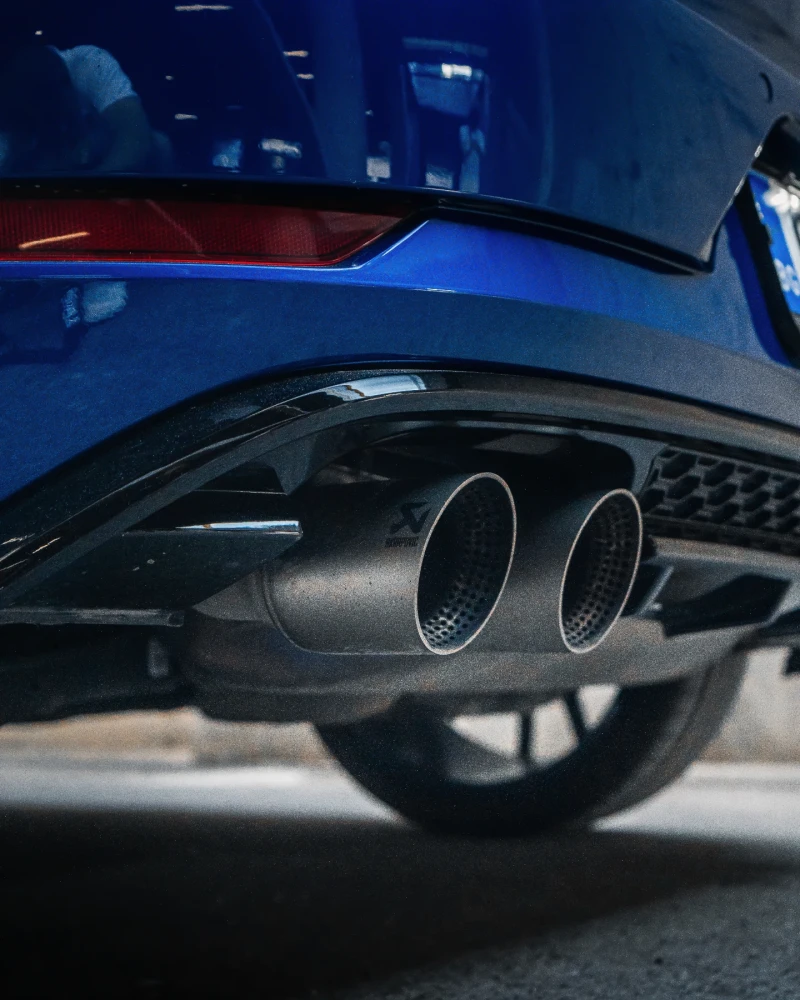 VW Golf R MK7.5 PERFORMANCE PACK От Порше София AKRAPOVIC , снимка 16 - Автомобили и джипове - 53094630