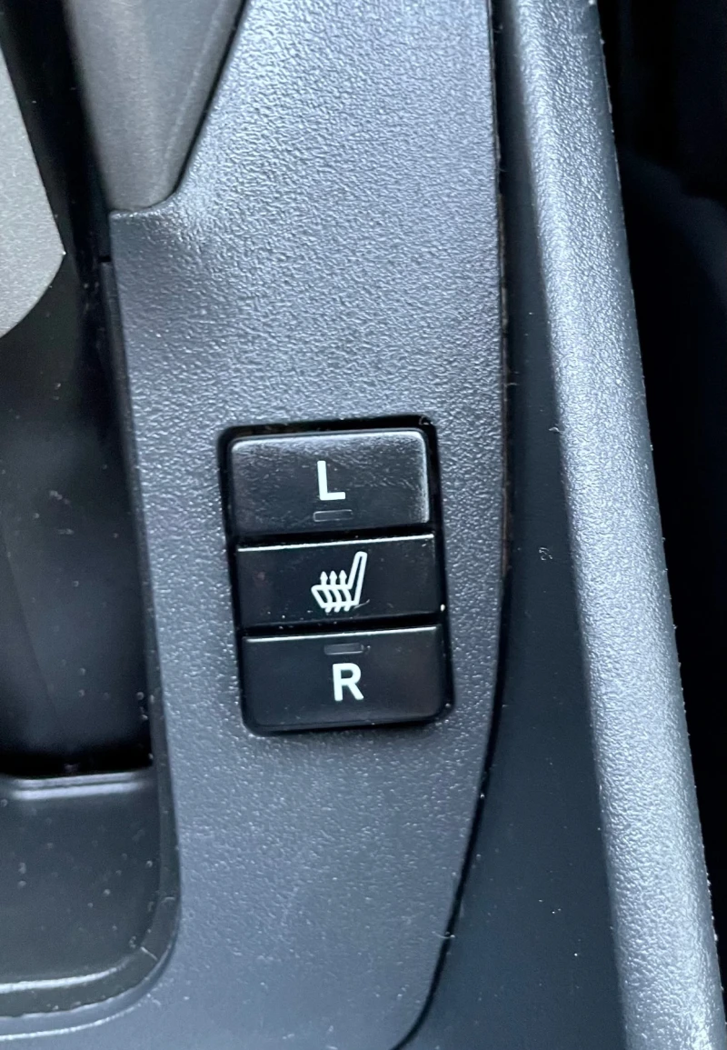 Toyota Auris 1.6 VVTi Ръчка Подгрев на седалките, снимка 14 - Автомобили и джипове - 53483126