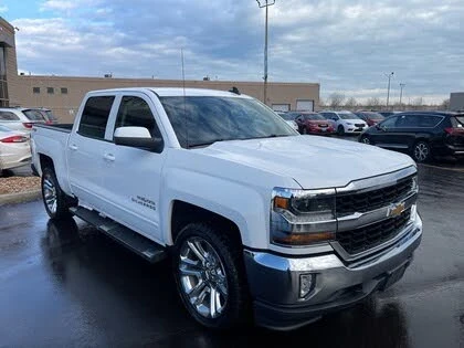 Chevrolet Silverado 1500 LT Crew Cab 4WD* АвтоКредит* (Цена до БГ) , снимка 3 - Автомобили и джипове - 53398246