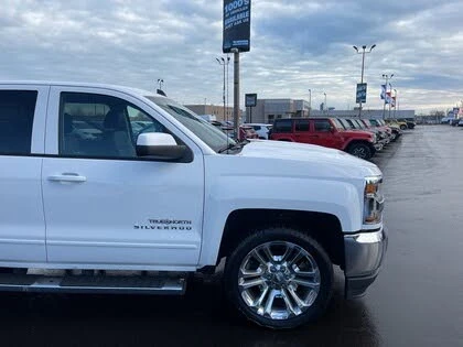 Chevrolet Silverado 1500 LT Crew Cab 4WD* АвтоКредит* (Цена до БГ) , снимка 2 - Автомобили и джипове - 53398246