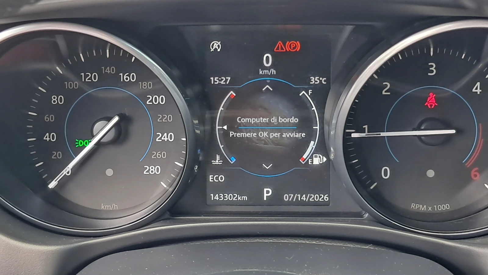 Jaguar XE FULL R-SPORT РЕАЛ КМ ИЗКЛЮЧИТЕЛ СЕРВ КНИЖ КОЖА ЛЕД, снимка 11 - Автомобили и джипове - 15268949