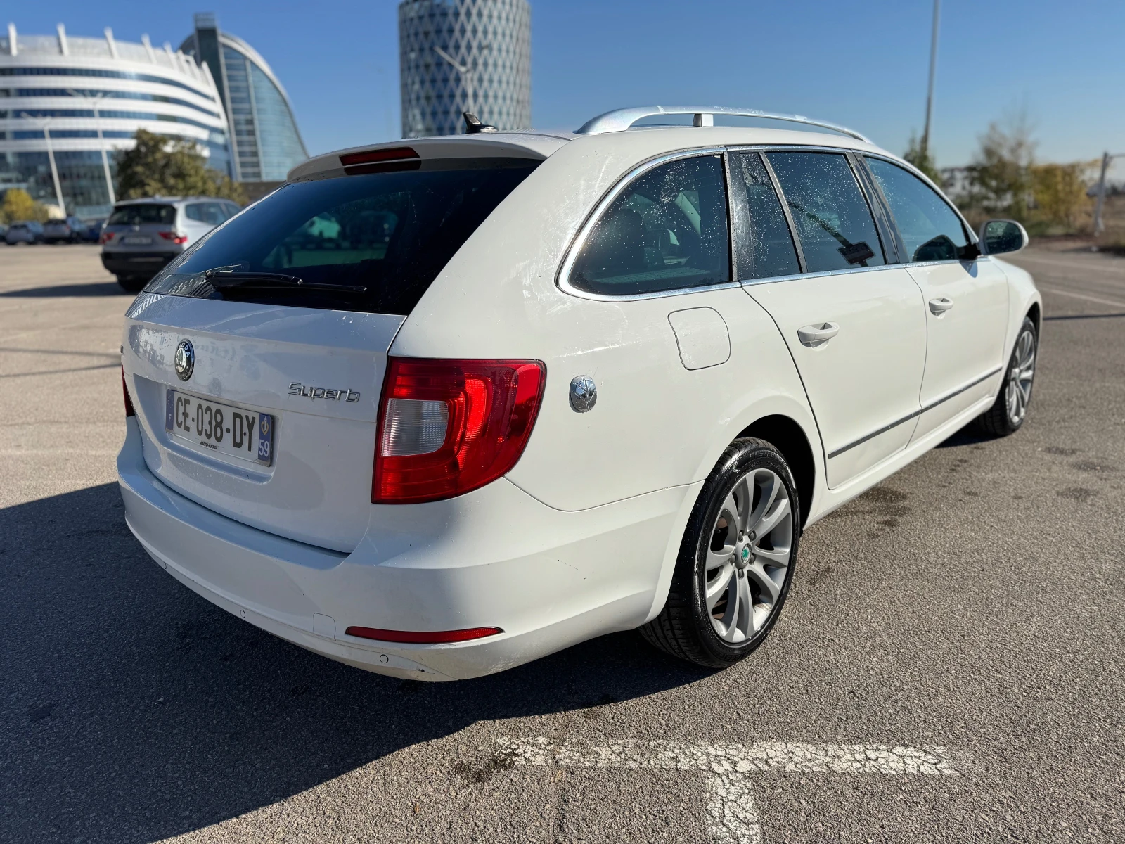 Skoda Superb 2.0TDI-DSG-NAVI - изображение 3