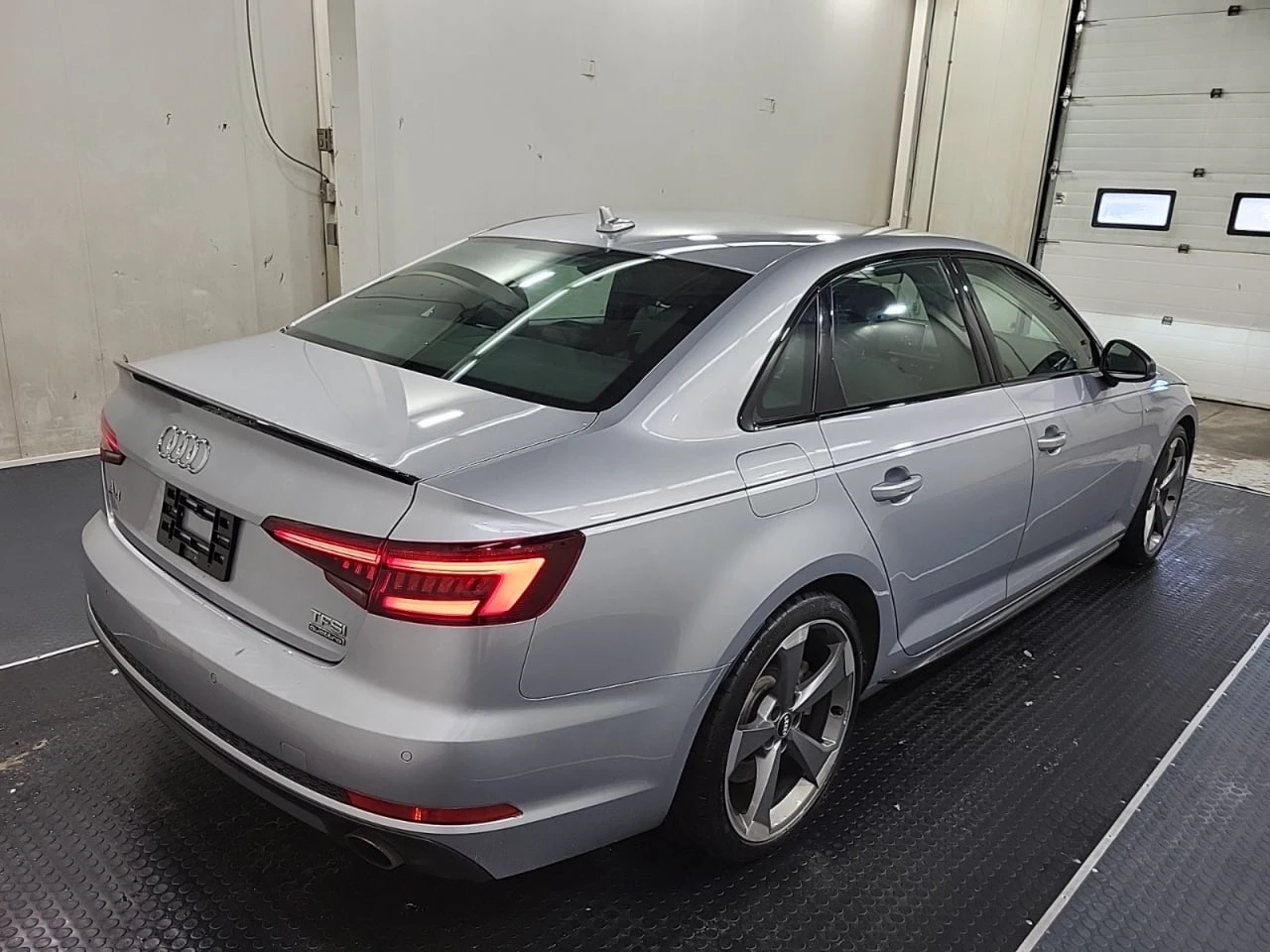 Audi A4 * АВТО КРЕДИТ* ЦЕНА ДО БГ * CARFAX *  - изображение 4