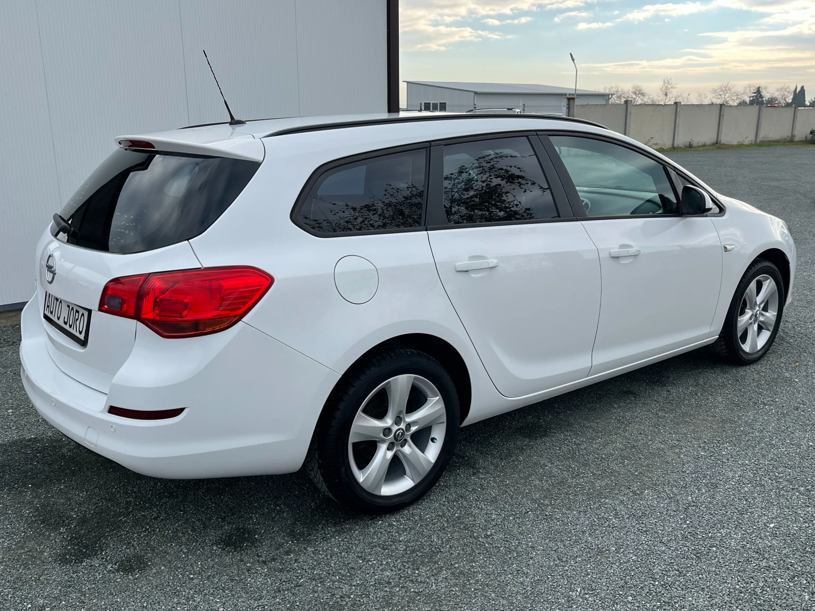 Opel Astra 1.4i-turbo-Газов Инжекцион-6ск. - изображение 5