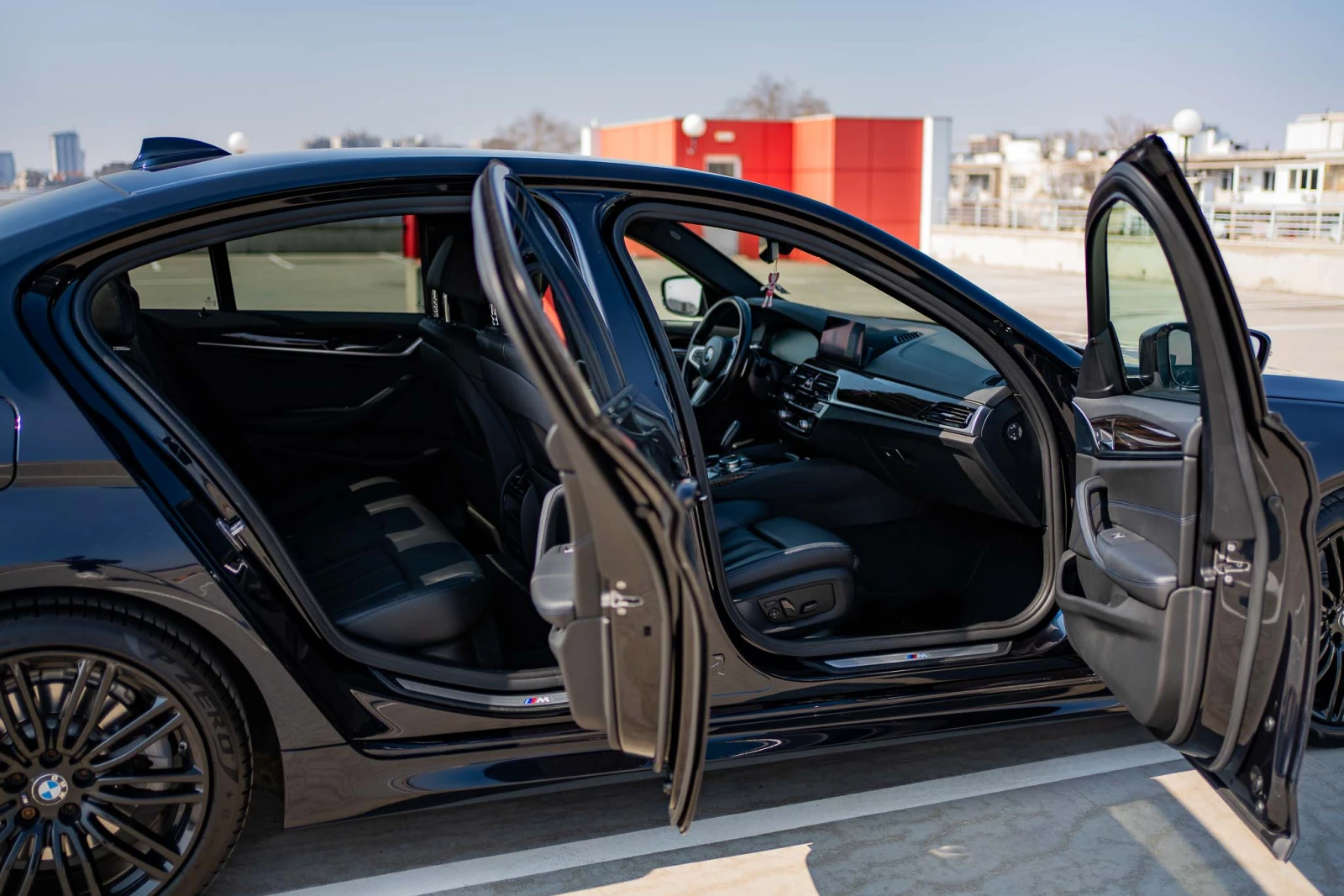 BMW 520 i M Sport , снимка 8 - Автомобили и джипове - 53817679