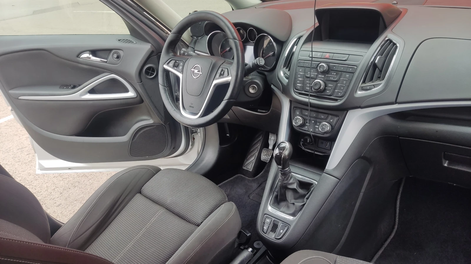 Opel Zafira, снимка 9 - Автомобили и джипове - 54397272