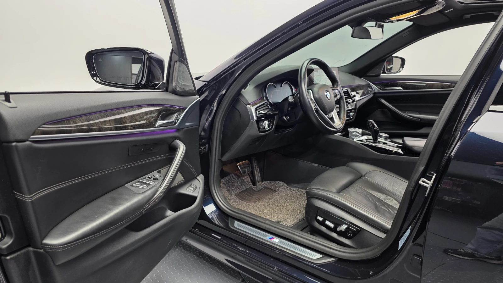 BMW 530 * 360 * HUD * ОБДУХВАНЕ * АВТОКРЕДИТ, снимка 8 - Автомобили и джипове - 54585594