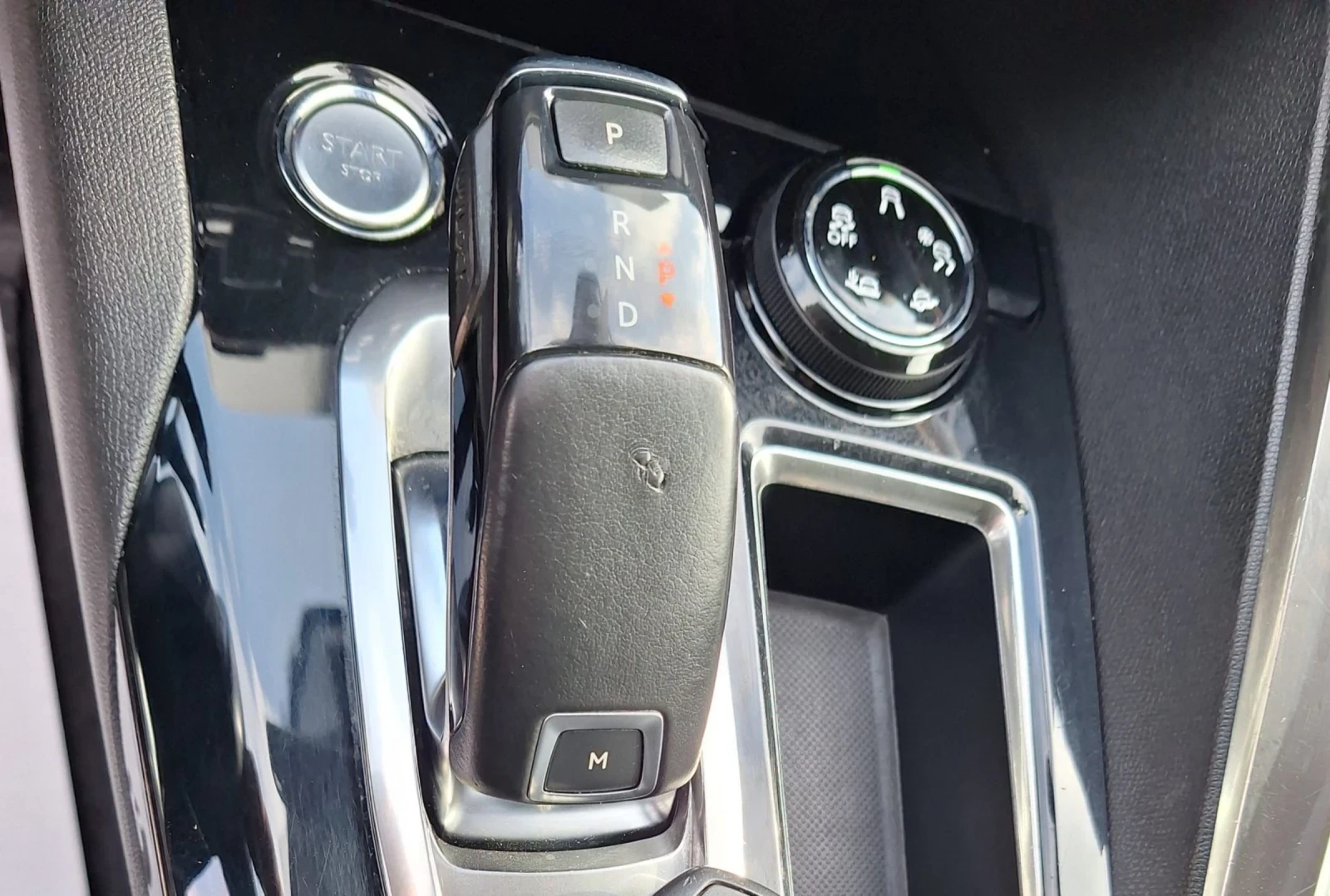 Peugeot 5008 1.6D* Автоматик/Нави/Камера/Кросуей/Лед/6+ 1* , снимка 15 - Автомобили и джипове - 54608365