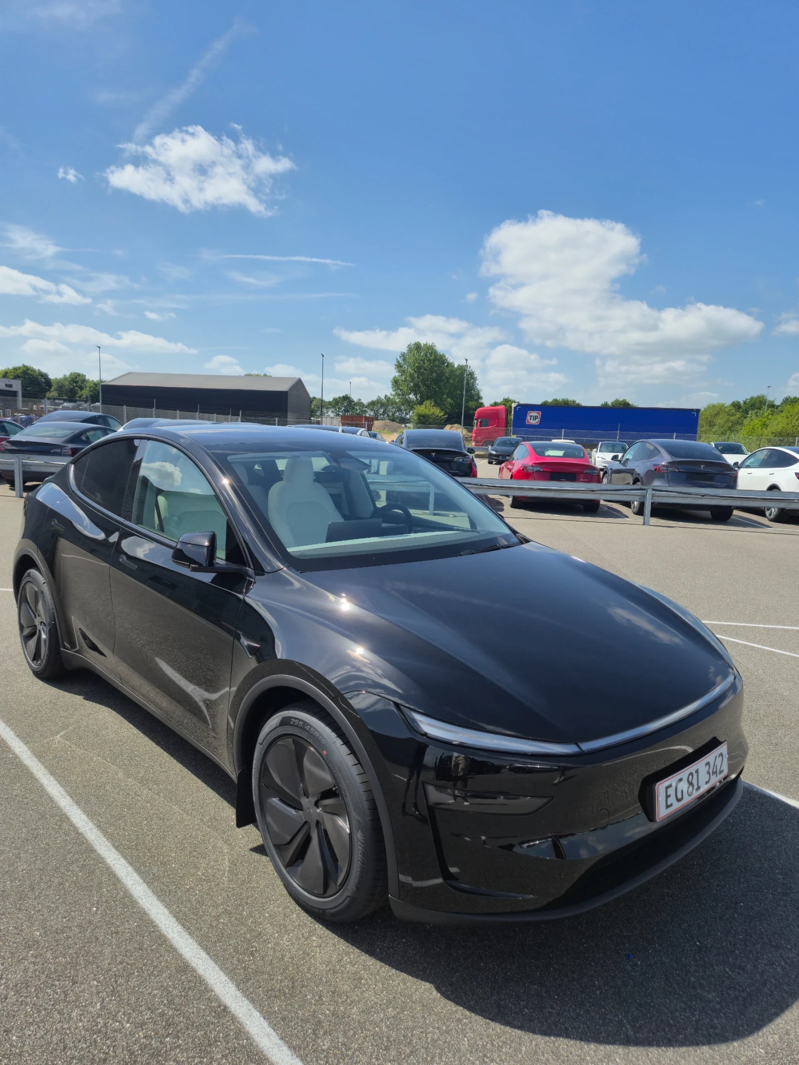 Tesla Y Juniper DUAL MOTOR , long range AWD, снимка 2 - Автомобили и джипове - 54623231