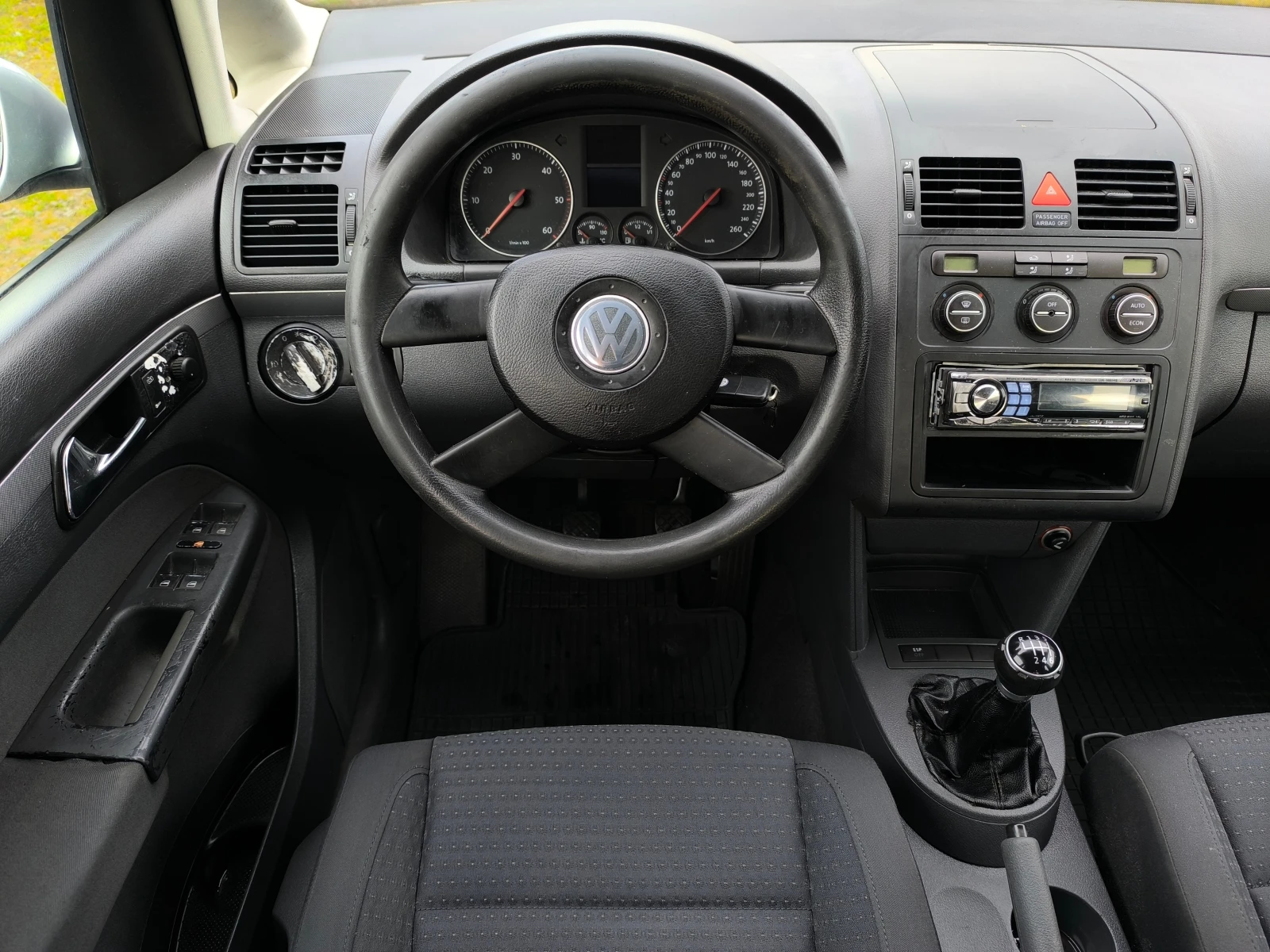 VW Touran -1.9TDI-105кс-6 скорости-КЛИМАТРОНИК-, снимка 11 - Автомобили и джипове - 54790869