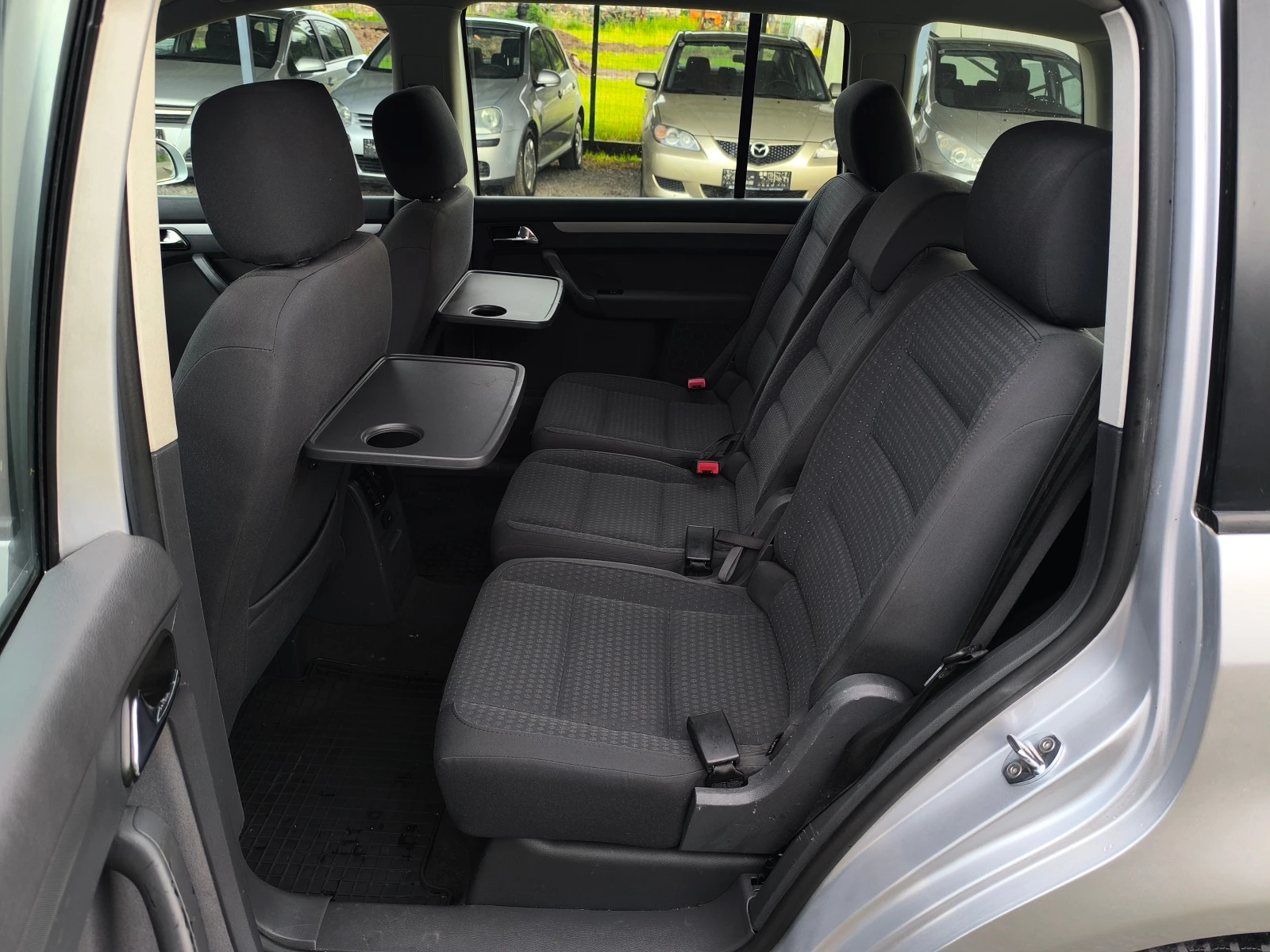 VW Touran -1.9TDI-105кс-6 скорости-КЛИМАТРОНИК-, снимка 12 - Автомобили и джипове - 54790869