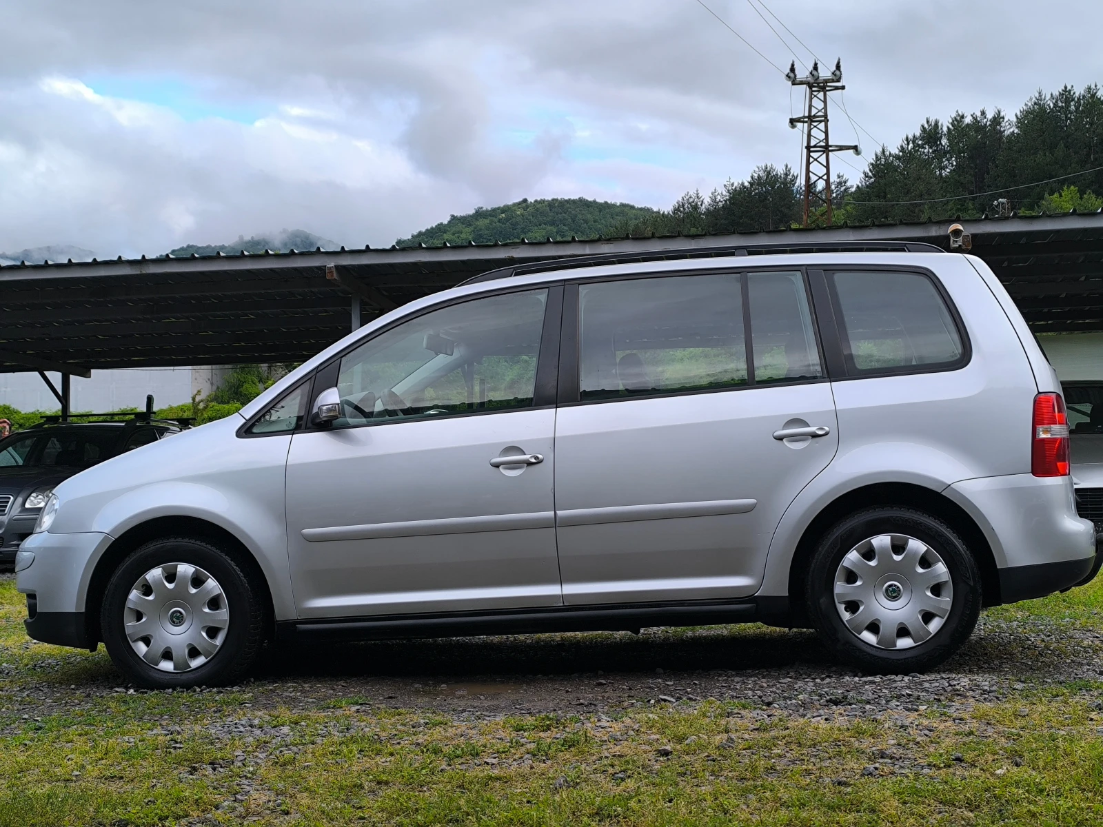 VW Touran -1.9TDI-105кс-6 скорости-КЛИМАТРОНИК-, снимка 6 - Автомобили и джипове - 54790869