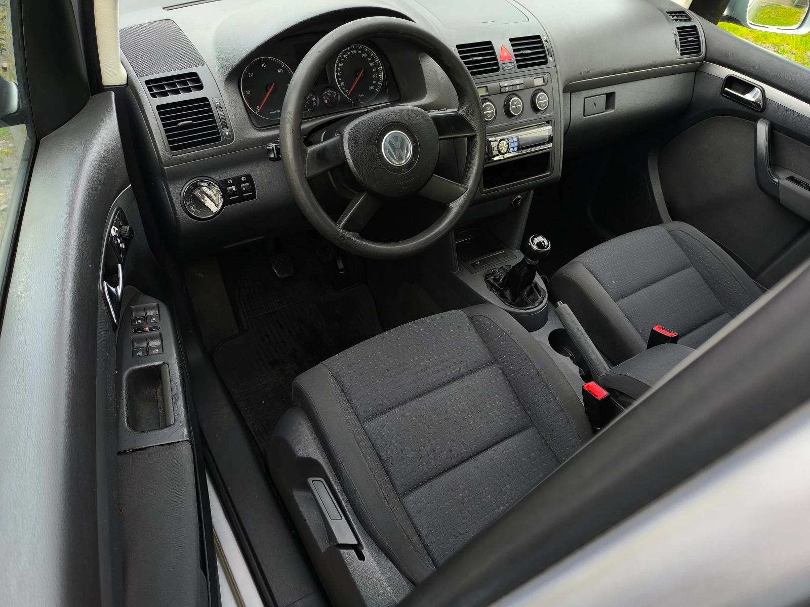 VW Touran -1.9TDI-105кс-6 скорости-КЛИМАТРОНИК-, снимка 10 - Автомобили и джипове - 54790869