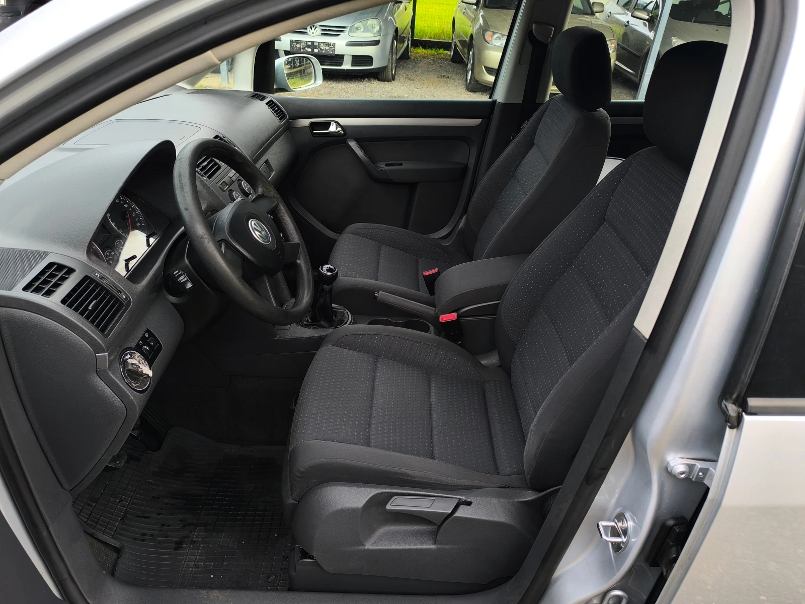 VW Touran -1.9TDI-105кс-6 скорости-КЛИМАТРОНИК-, снимка 9 - Автомобили и джипове - 54790869