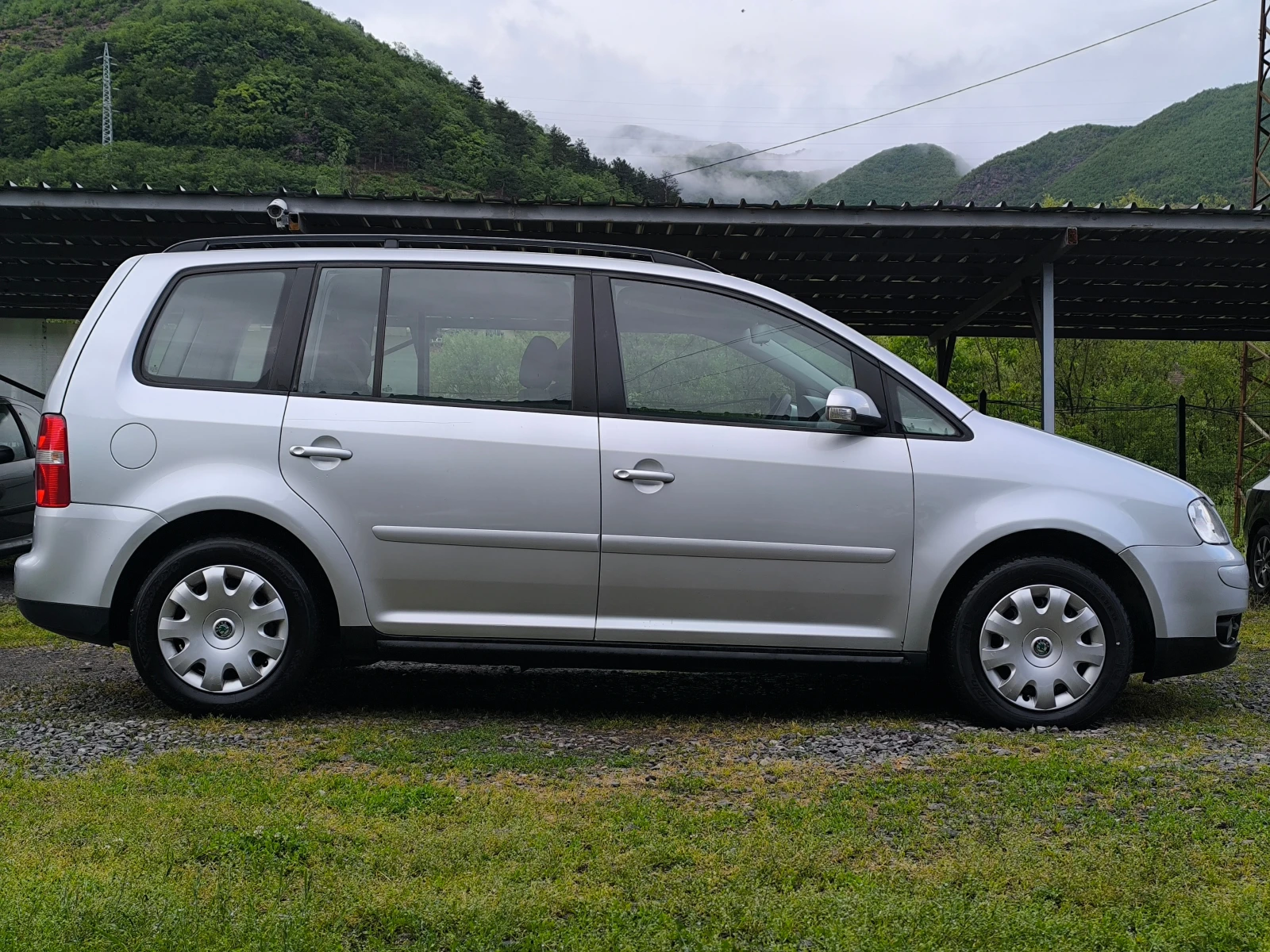 VW Touran -1.9TDI-105кс-6 скорости-КЛИМАТРОНИК-, снимка 2 - Автомобили и джипове - 54790869