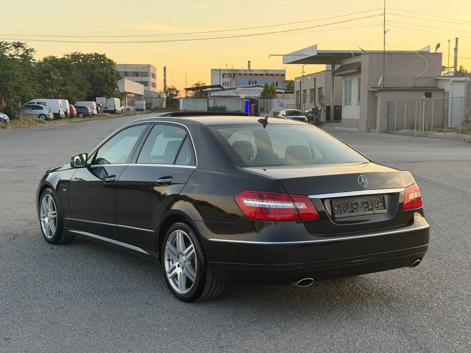 Mercedes-Benz E 350 V6 231ps Avangarde /Lane Assist/Шибедах/Погрев , снимка 9 - Автомобили и джипове - 54856950