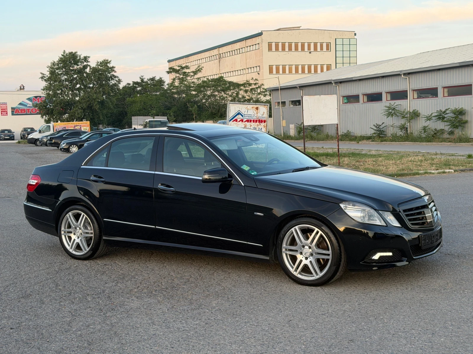 Mercedes-Benz E 350 V6 231ps Avangarde /Lane Assist/Шибедах/Погрев , снимка 5 - Автомобили и джипове - 54856950