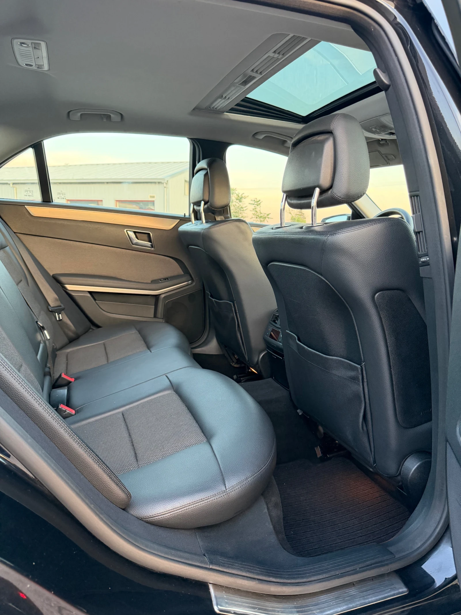 Mercedes-Benz E 350 V6 231ps Avangarde /Lane Assist/Шибедах/Погрев , снимка 16 - Автомобили и джипове - 54856950