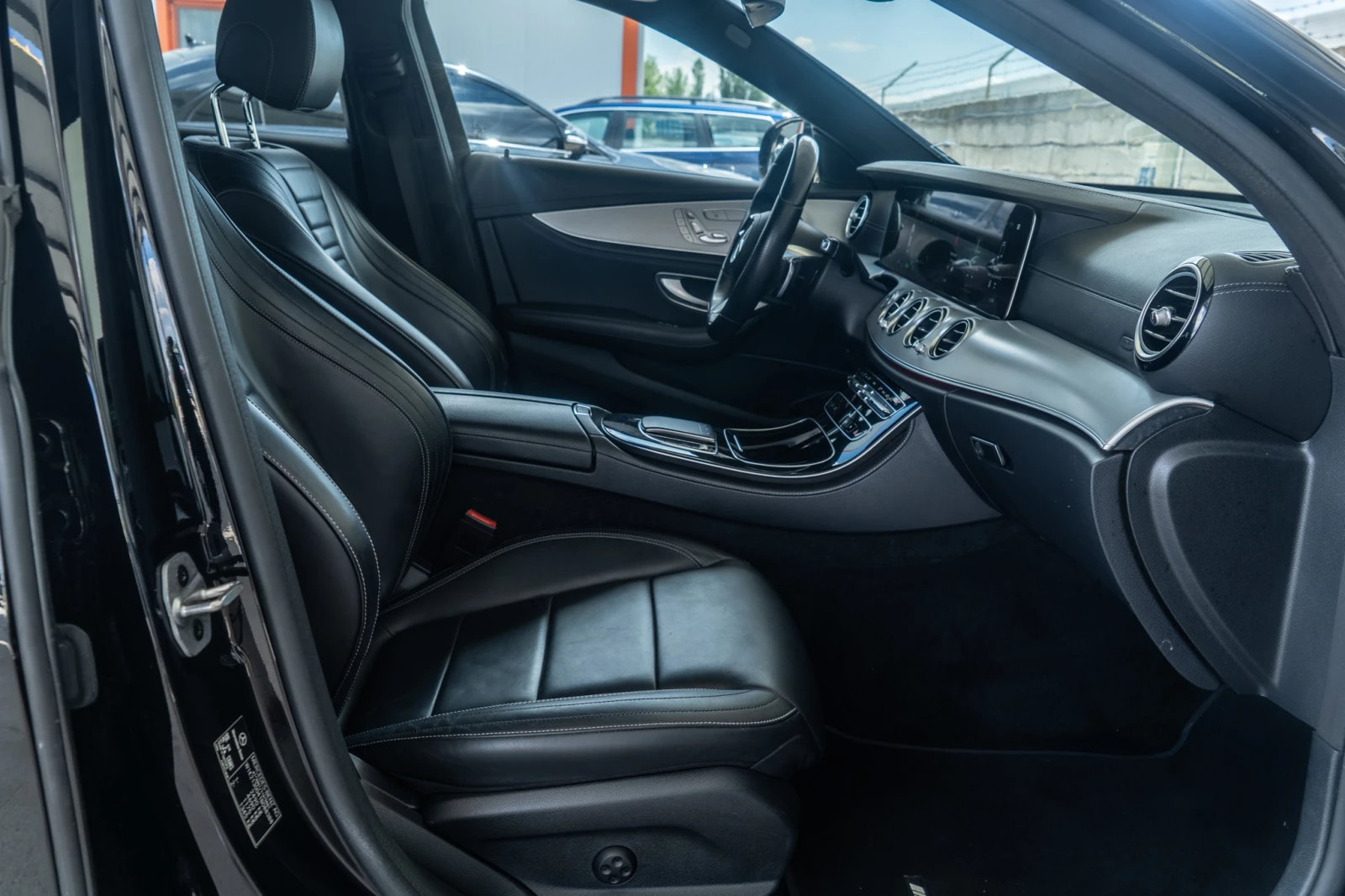 Mercedes-Benz E 220 D = 9G-TRONIC = EQ = 2022 = ЛИЗИНГ = ГАРАНЦИЯ, снимка 10 - Автомобили и джипове - 54961330
