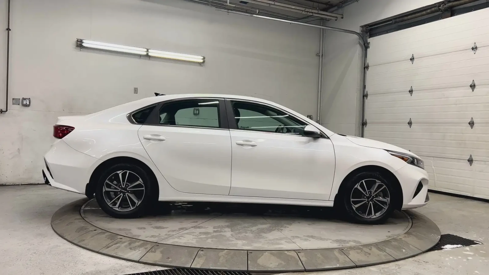 Kia Forte EX* ПОДГРЕВ* CARPLAY, снимка 4 - Автомобили и джипове - 54970933