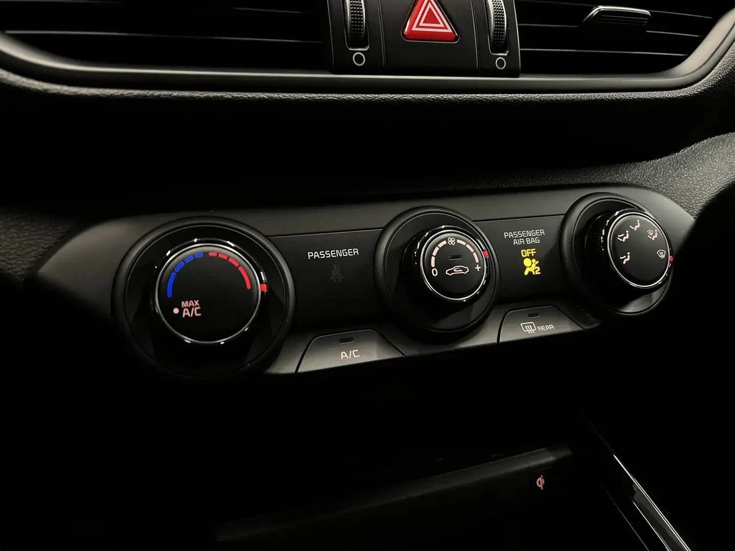 Kia Forte EX* ПОДГРЕВ* CARPLAY, снимка 15 - Автомобили и джипове - 54970933