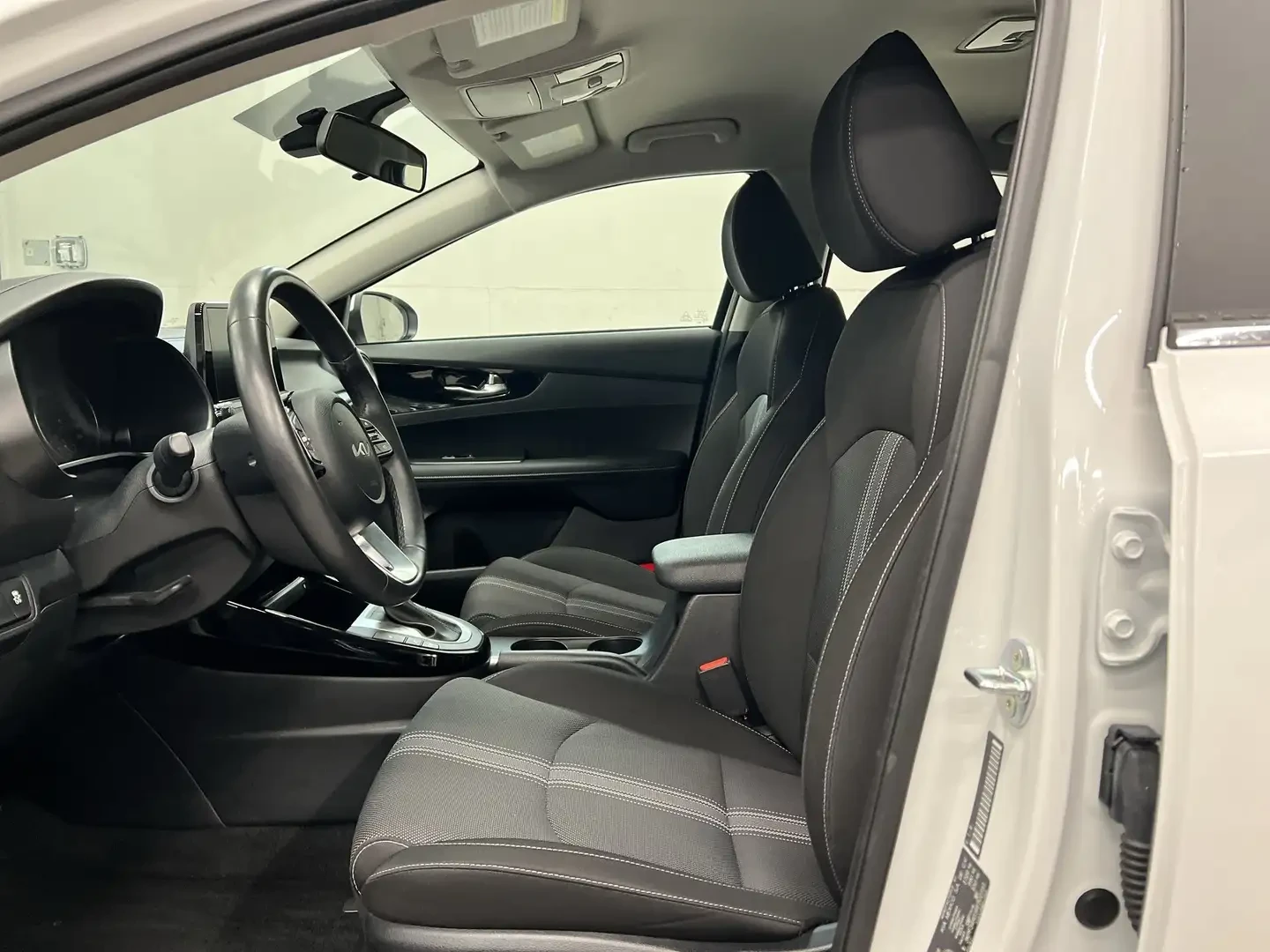 Kia Forte EX* ПОДГРЕВ* CARPLAY, снимка 9 - Автомобили и джипове - 54970933