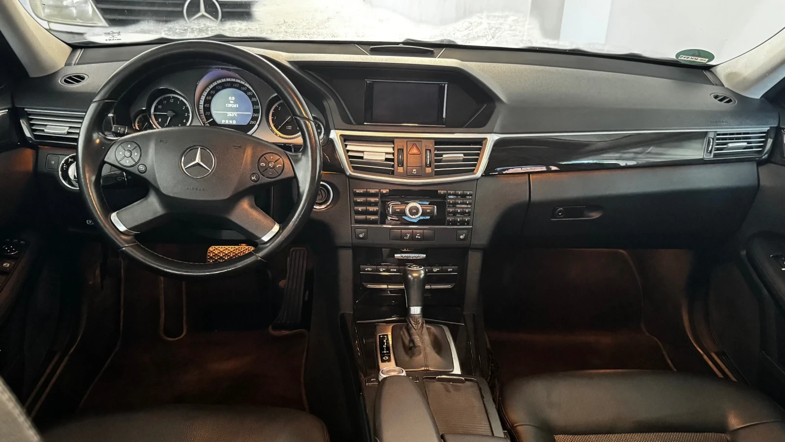 Mercedes-Benz E 200, снимка 5 - Автомобили и джипове - 55934602