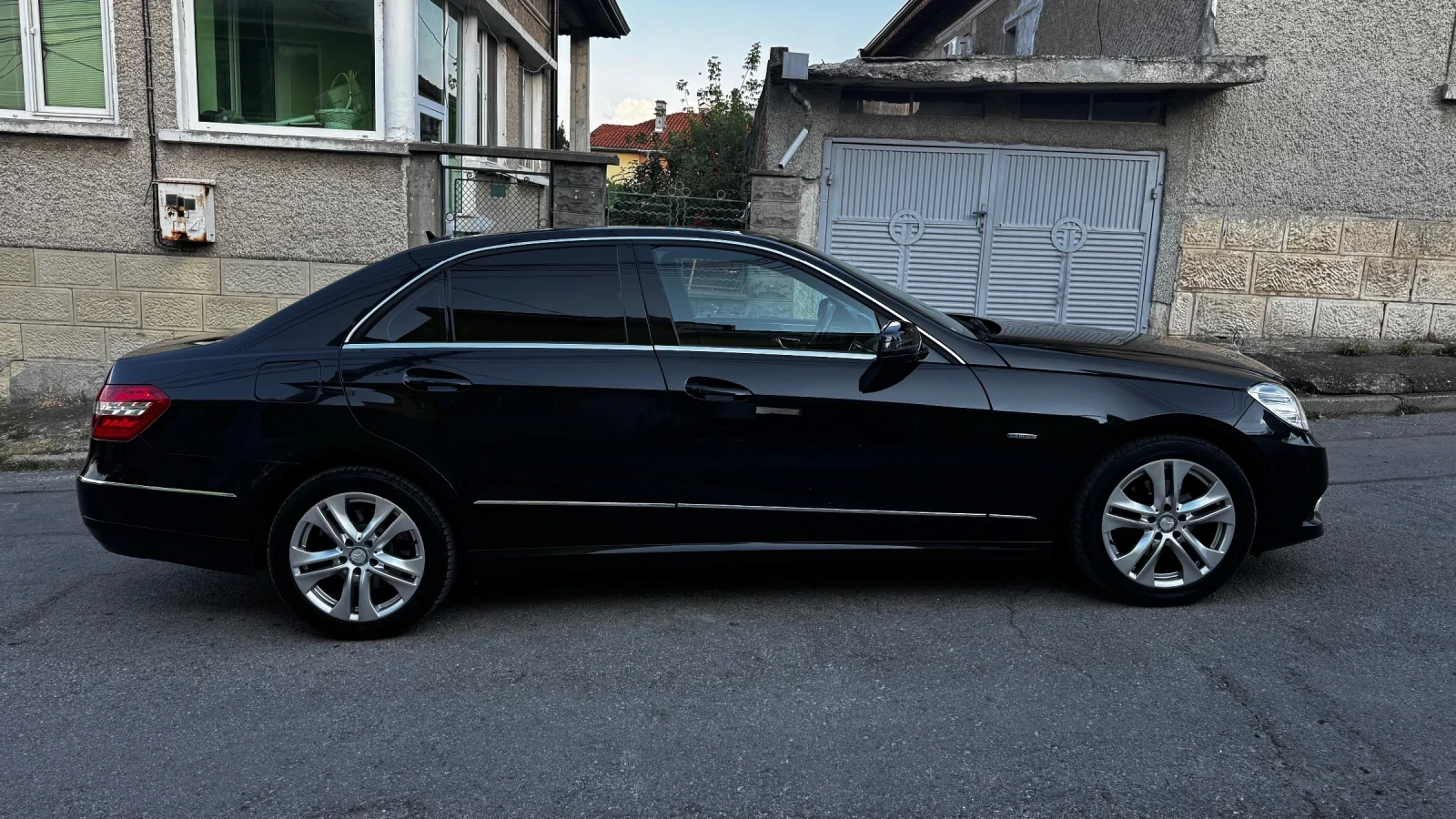 Mercedes-Benz E 200, снимка 4 - Автомобили и джипове - 55934602