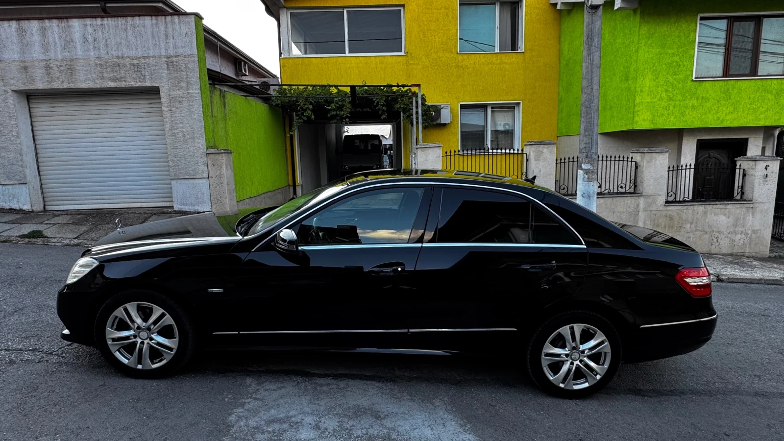 Mercedes-Benz E 200, снимка 3 - Автомобили и джипове - 55934602